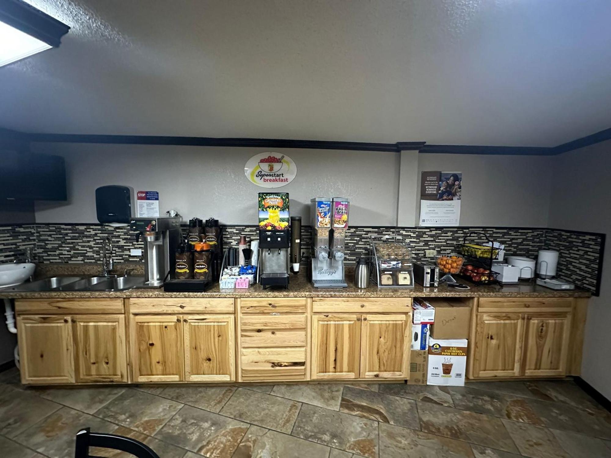 Super 8 By Wyndham Athens Tx Ξενοδοχείο Εξωτερικό φωτογραφία