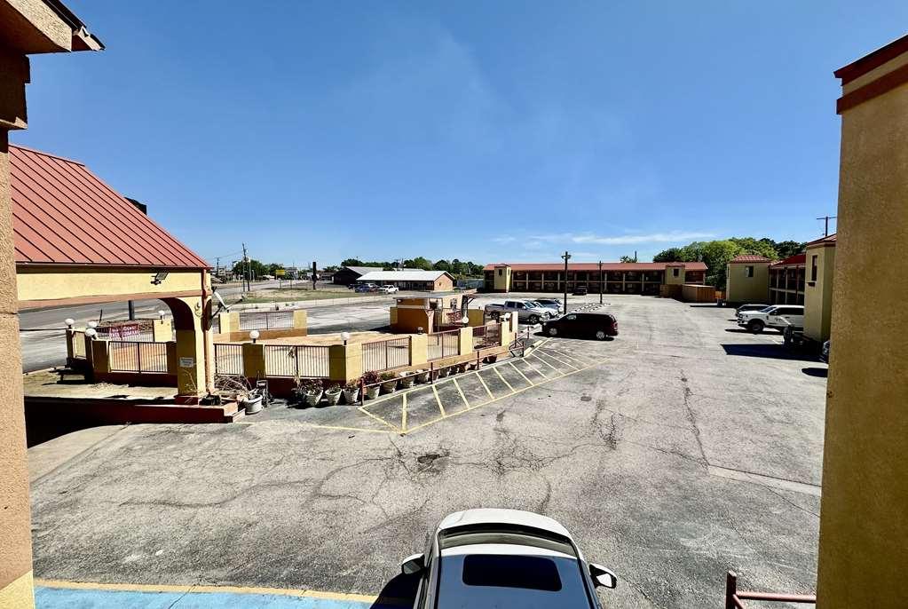Super 8 By Wyndham Athens Tx Ξενοδοχείο Εξωτερικό φωτογραφία